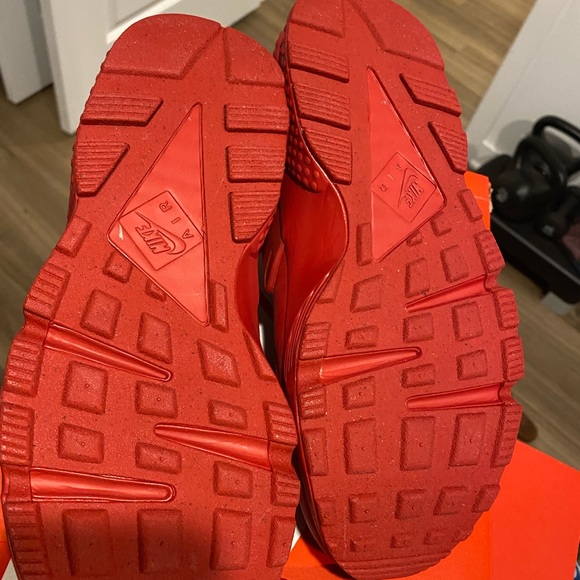 [SOLD] Nike “Triple Red” Huarache - Picture 9 of 11